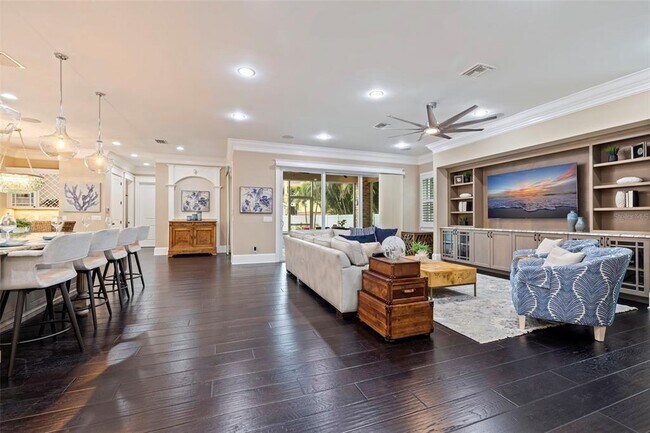 Photo - 310 8th Ave N House