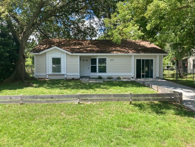Building Photo - 3 Bed 2 Bath Home | Pet Friendly with Fenced in Yard | Washer Dryer Hook Ups | Section 8 Welcome