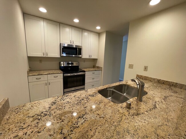 Photo - Spacious 2 Bedroom 1.5 Bath East End Duplex House