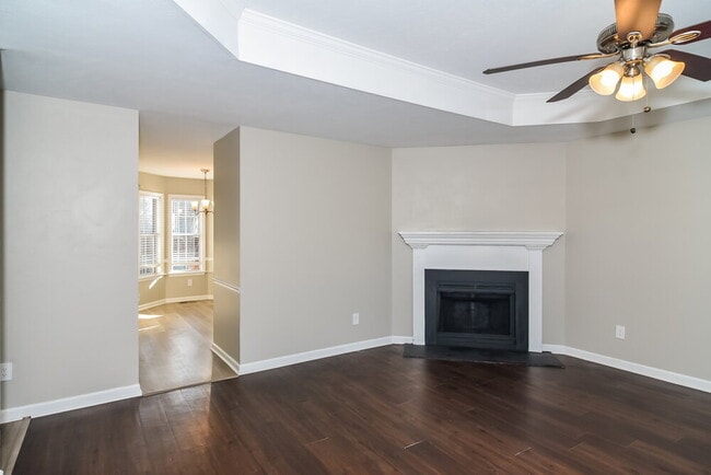 Photo - 610 E Lake Cove