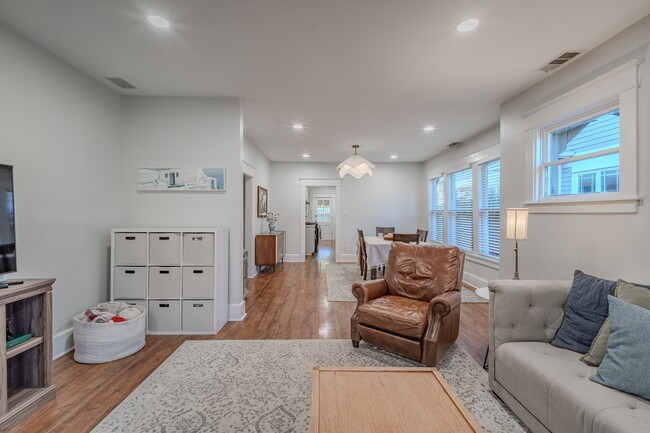 Updated Historically Charming Bungalow walking distance to Greenville Ave