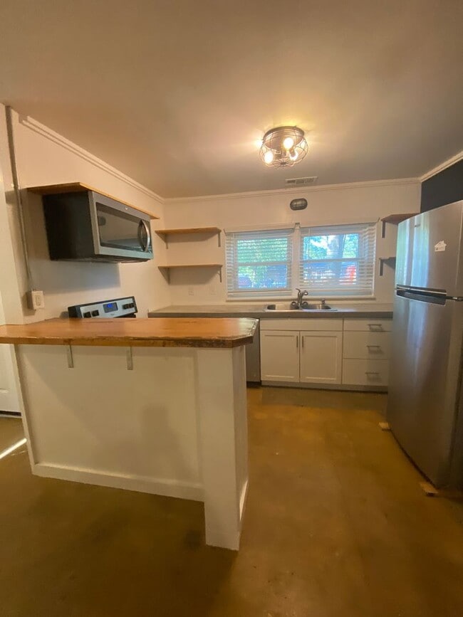 Photo - 170 Griffeth St Unit B