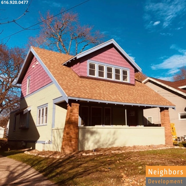 Photo - 927 Arianna St NW