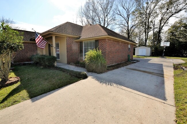Photo - Beautifully remodeled! 3 Bedroom 2 Bath Home in Denham Springs