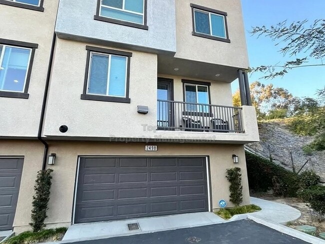 Building Photo - Available NOW! Great deal for 3 bed/3 bath... Rental