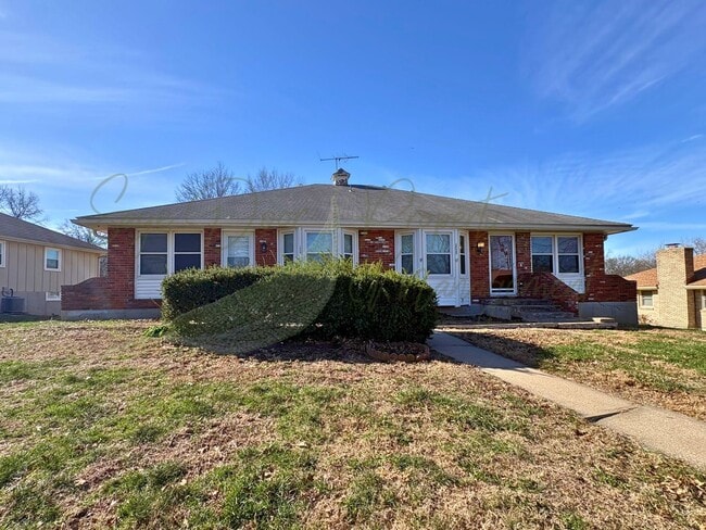 Building Photo - TOWNHOUSE IN BLUE SPRINGS!!!