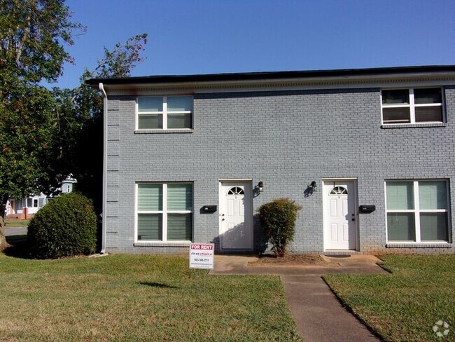 Building Photo - Recently Renovated 2 Bedroom 1 1/2 Bath To... Rental