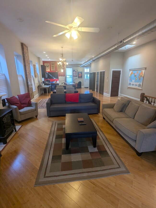 Building Photo - 2756 Lafayette Ave Unit 2756 A