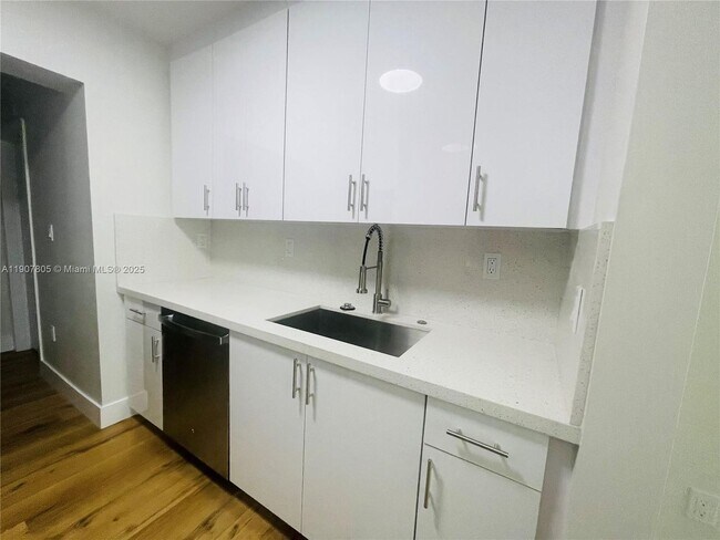 Photo - 1145 NW 25th St