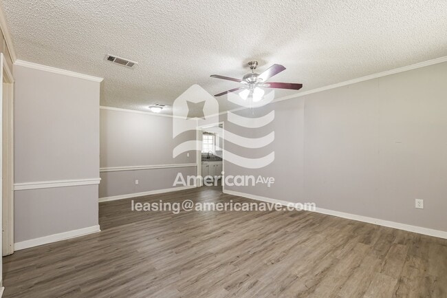 Photo - 315 Iris Ave