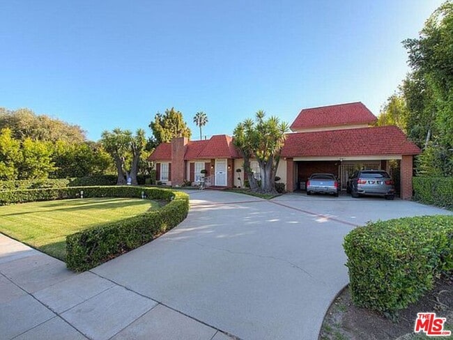 Photo - 525 N Rexford Dr