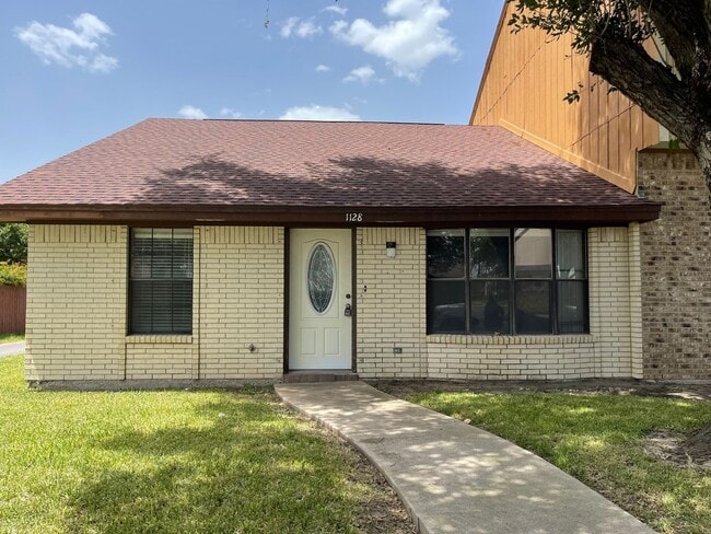 Photo - 1128 Redbud Ave House