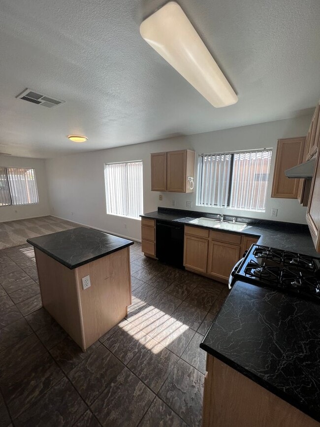 Photo - Spacious 4 Bed/3 Bath w/Loft in Great Glendale Location