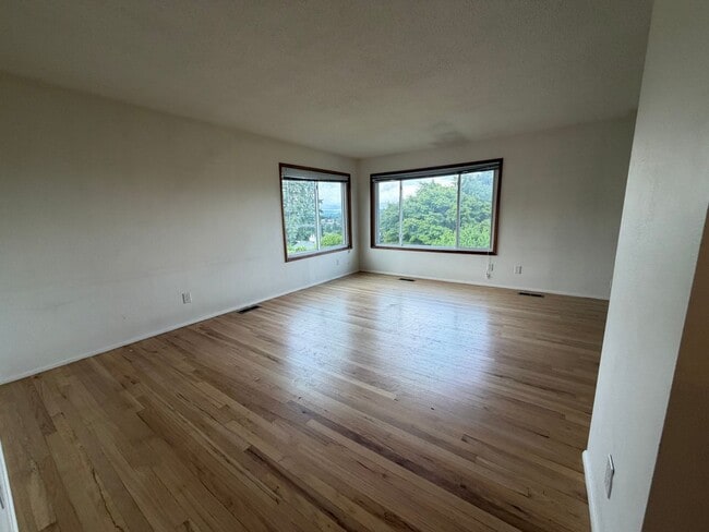 Photo - Upper unit duplex with views!
