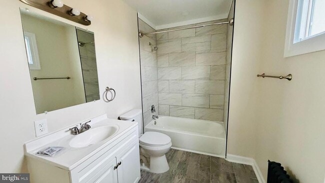 Photo - 515 Broadway St