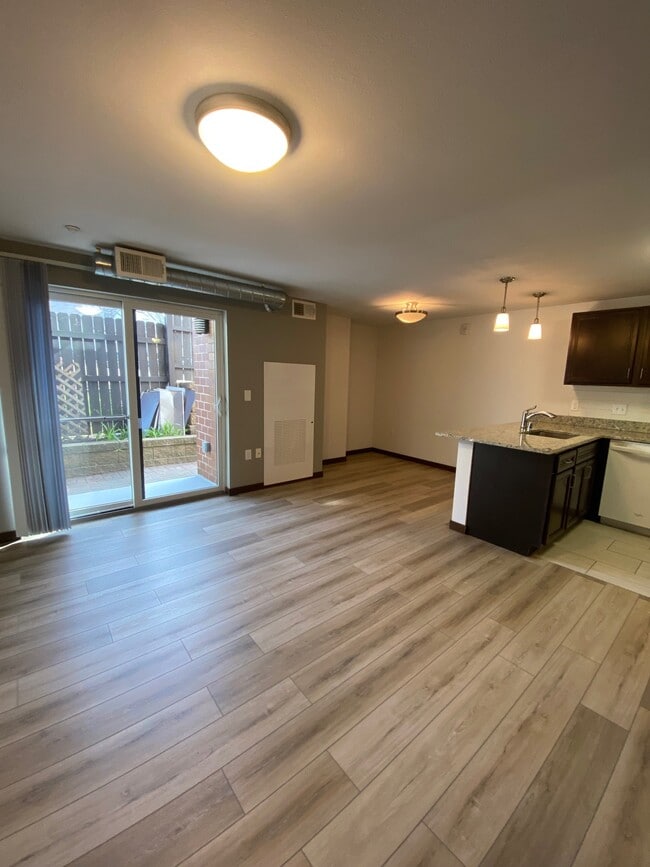 Photo - Washington Plaza