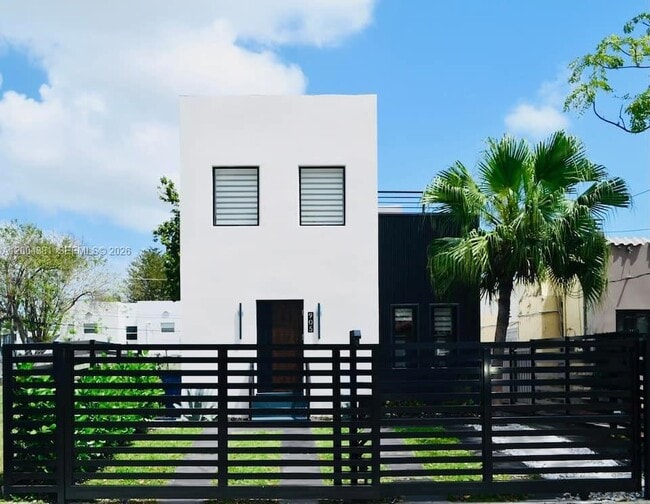 Building Photo - 905 SW 13th Ct Unit 905