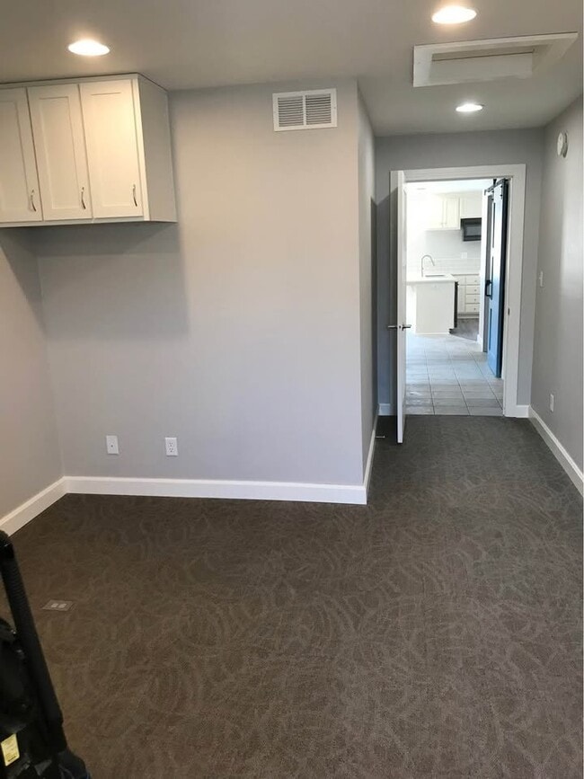 Photo - 406 Howard St