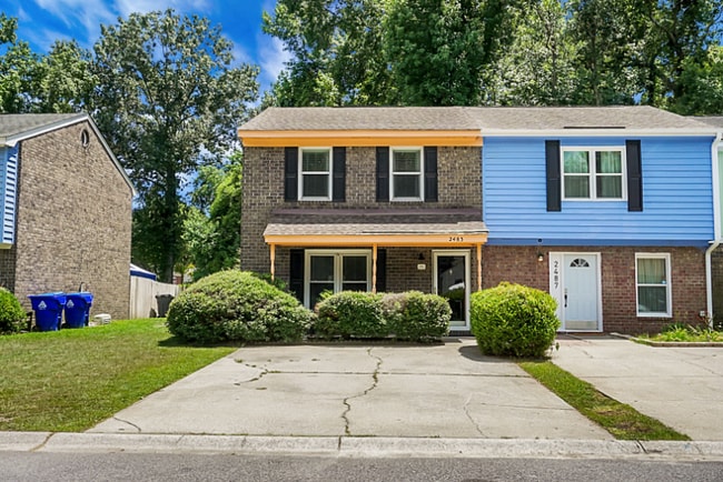 Photo - 2483 Realm St