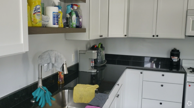 Building Photo - 121 Roland St Unit 2R Rental