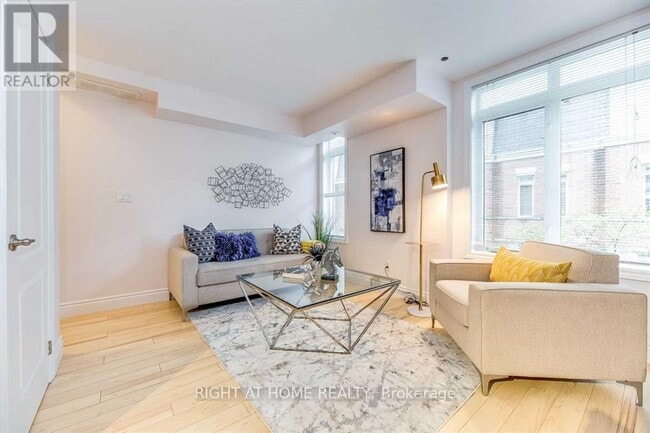 Photo - 415 Jarvis St