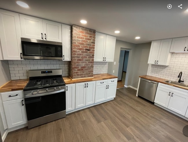 Building Photo - 198 Columbus Ave Unit Lower Rental