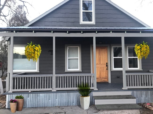 Building Photo - 330 Benton Ave Rental