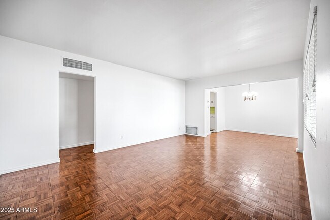 Photo - 4039 E Cambridge Ave