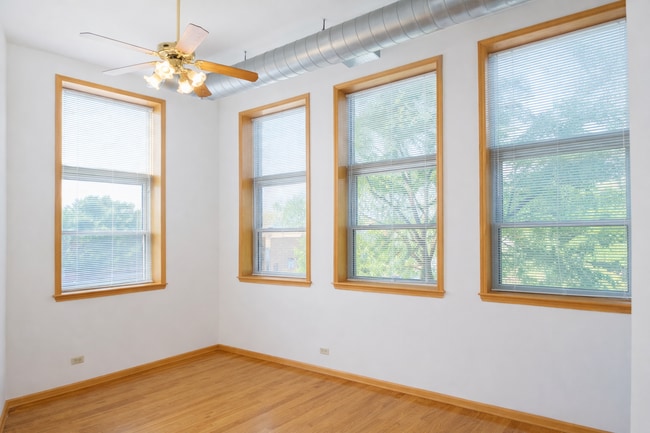 Photo - 2375 W Montana St Unidad B2