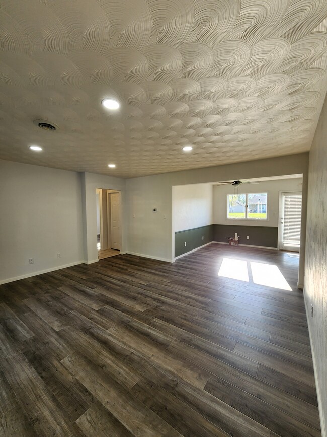 Building Photo - 5477 Country Club Rd Unit 1