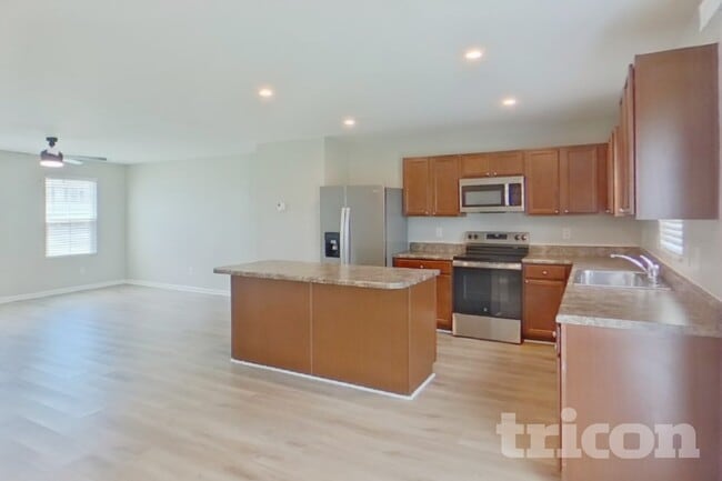 Photo - 656 McCormick Ln