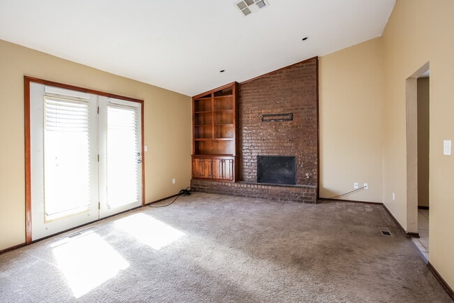 Photo - 808 Waterview Rd