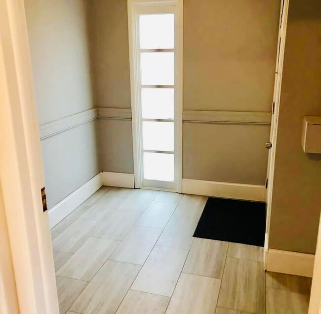 Photo - 913 Nott St Unit 1st Floor