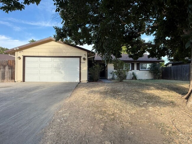 Building Photo - Showing Tuesday 7/7 and Friday 7/10 from 5-6pm and Saturday 7/11 from 10-11am!! 3 Bed 2 Bath remo...