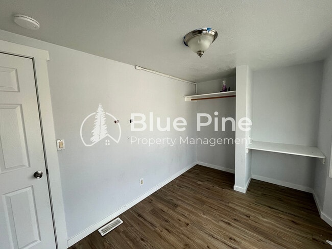 Photo - 925 Wilson Ave