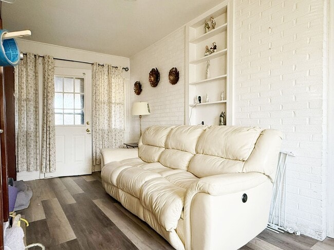 Photo - 3318 Conlin Ave