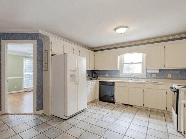 Photo - 242 Torrington Rd