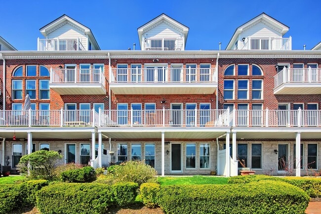 Photo - 517 Harbor Pl