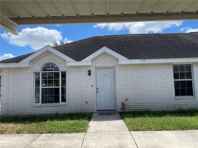 Building Photo - 703 La Mancha Dr Unit 4 Rental