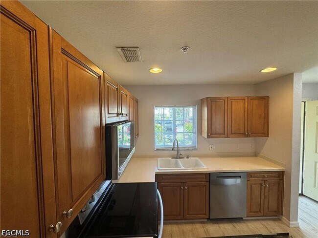 Photo - 9445 Ivy Brook Run