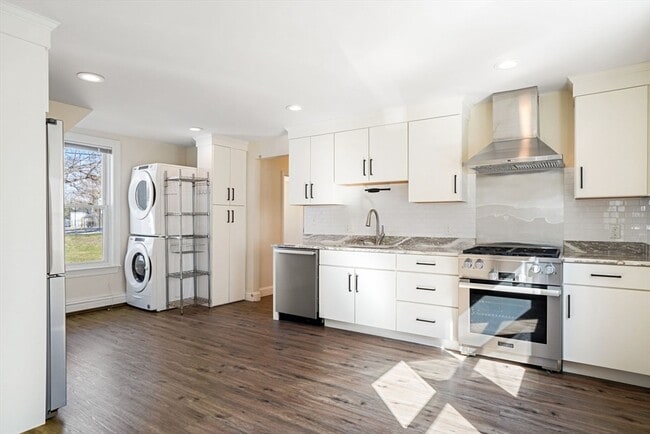 Building Photo - 76 Austin St Unit 1 Rental
