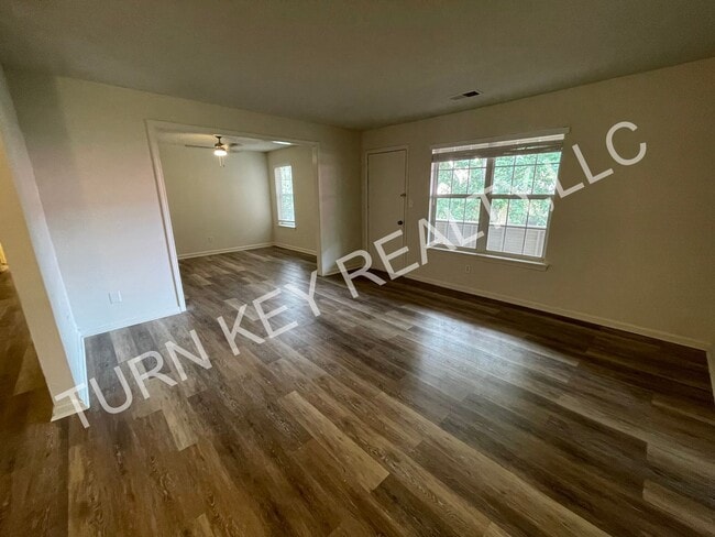 910 Chapel Creek Dr
