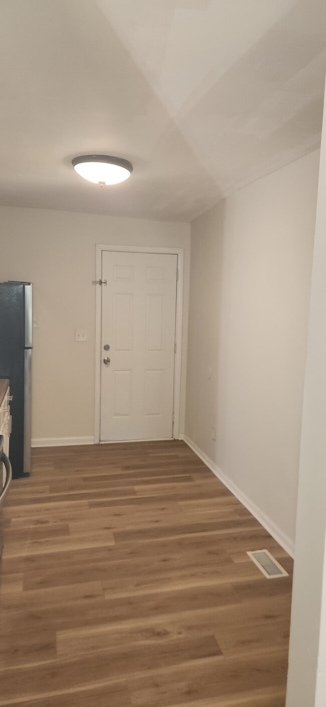 Photo - 202 Selwyn Aly