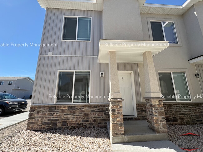 Photo - 656 Saturn Ave