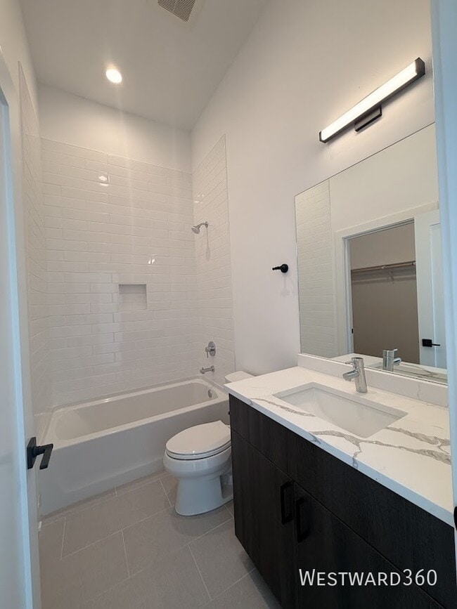 Photo - 1320 S Ashland Ave Unit 301