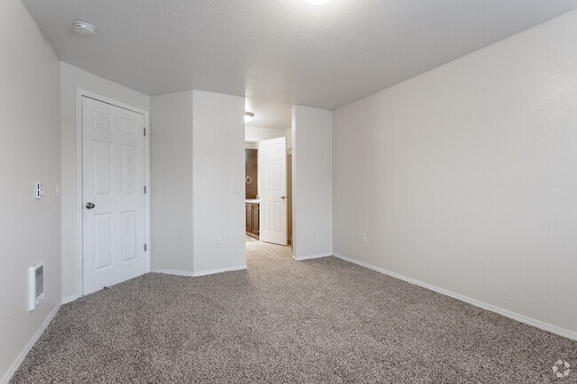 2BR, 2BA - 1,057 SF