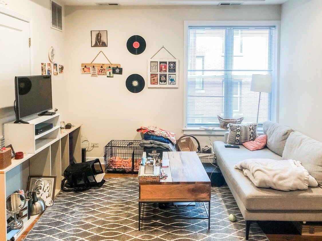 Photo - 849 W Cornelia Ave (Chicago, IL)