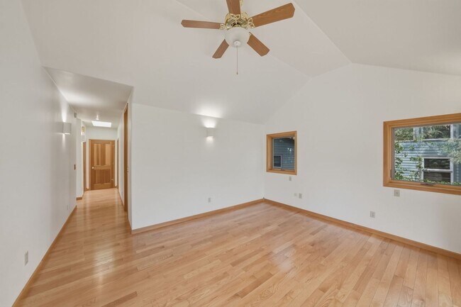 637 NW Silver Buckle Rd