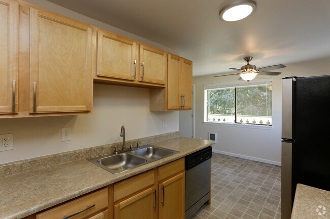 2BR, 1BA - 960 SF