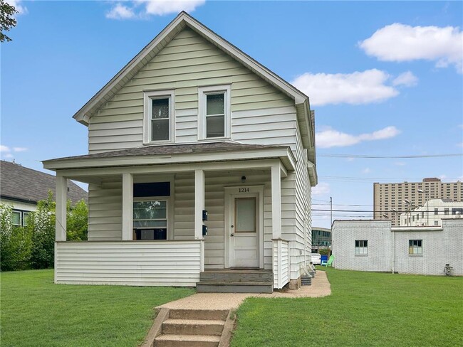 Building Photo - 1214 Sherburne Ave Rental